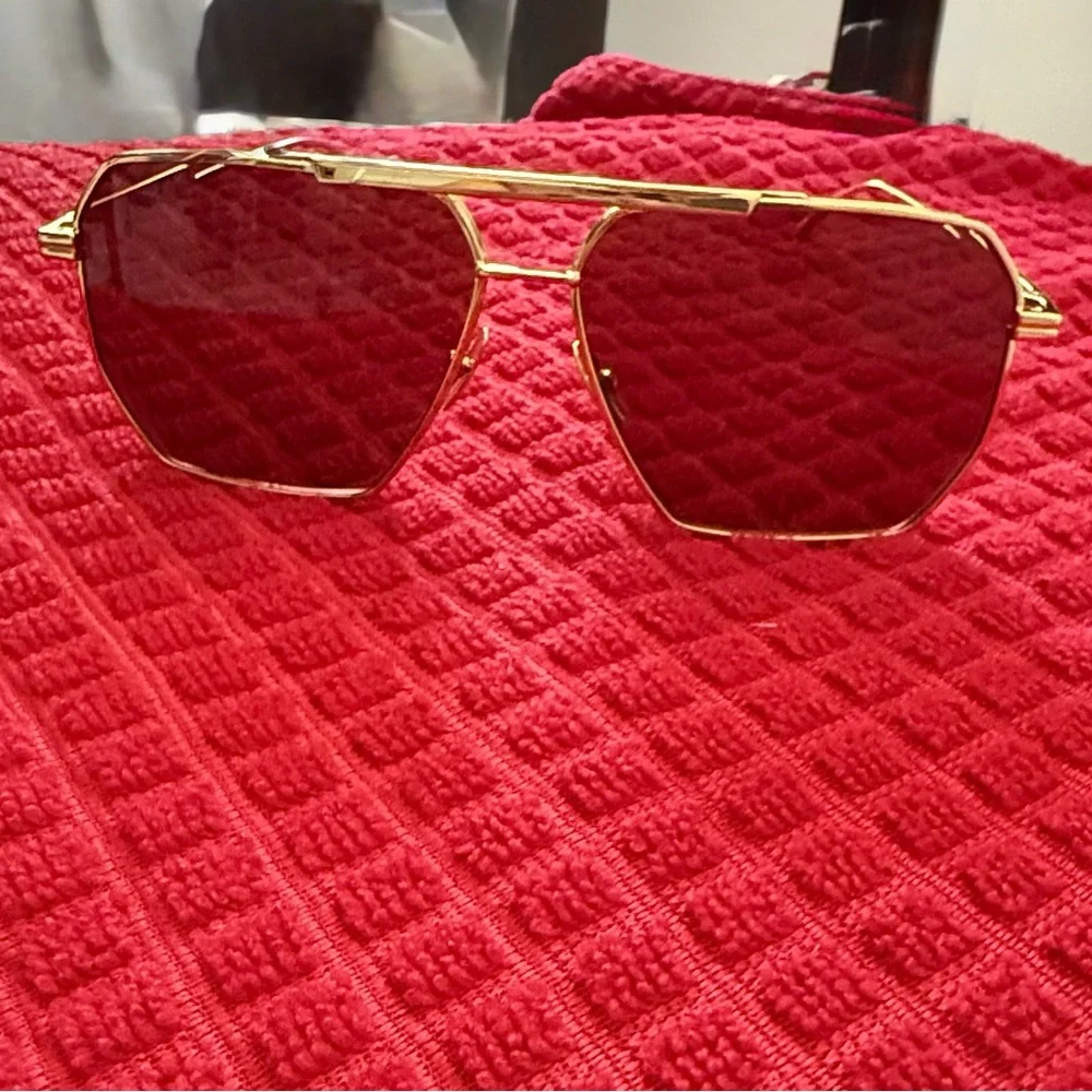 Bottega veneta Light Ribbon Pilot Sunglasses in Shiny Gold & Solid Warm Brown - Picture 5 of 8